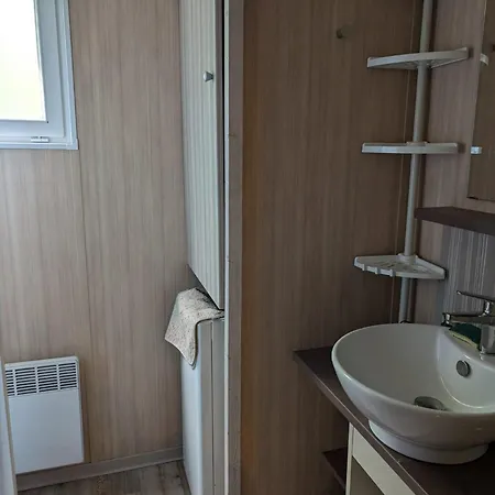 Mobil-home Moderne Dans La Nature D'auvergne - Fr-1-814-134 Egliseneuve-d'Entraigues