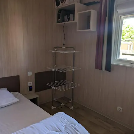 Mobil-home Moderne Dans La Nature D'auvergne - Fr-1-814-134 * Egliseneuve-d'Entraigues