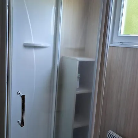 Mobil-home Moderne Dans La Nature D'auvergne - Fr-1-814-134 Egliseneuve-d'Entraigues
